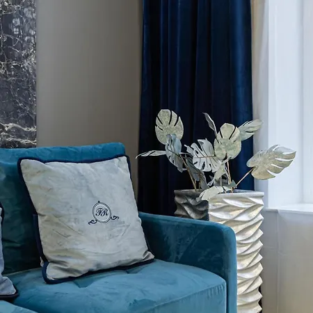 Family Boutique Aparthotel Lviv