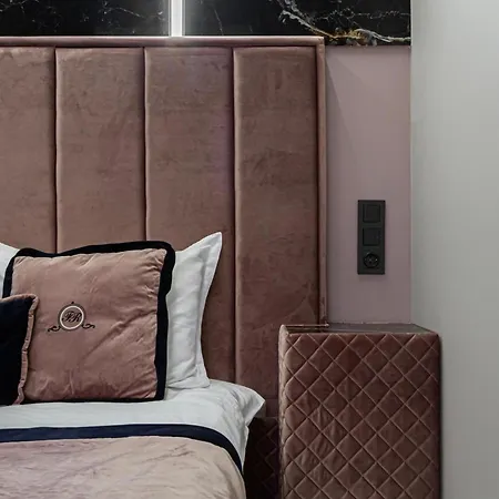 Family Boutique Aparthotel Lviv