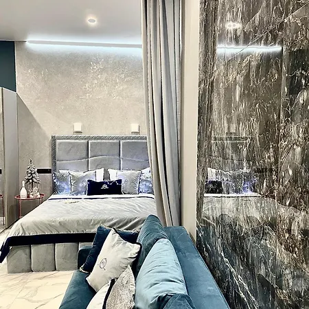 Family Boutique Aparthotel Lviv