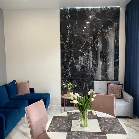 Family Boutique Aparthotel Lviv